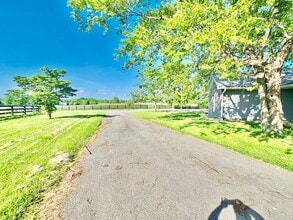 6490 Russell Cave Rd in Lexington, KY - Building Photo - Building Photo