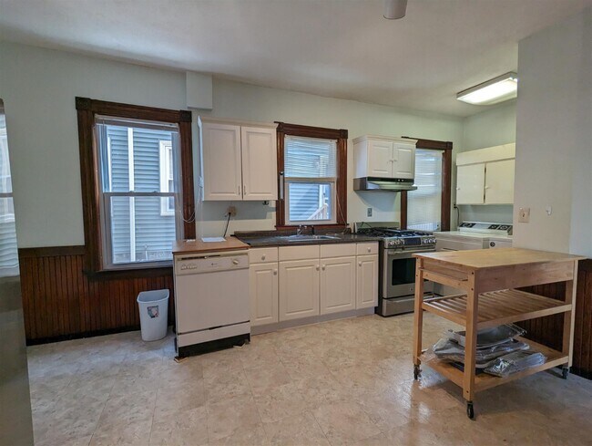 298 Highland Ave, Unit 1 in Somerville, MA - Building Photo - Building Photo
