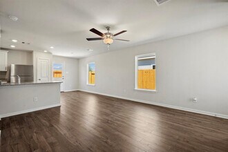 10423 Red Cardinal Dr in Cleveland, TX - Building Photo - Building Photo