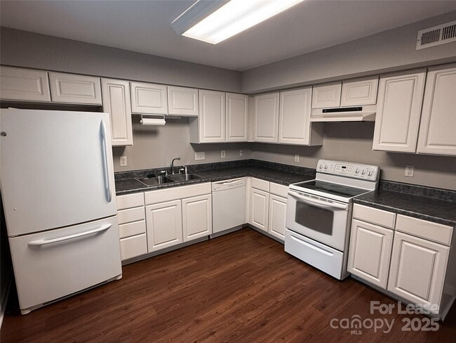 11037 Hunter Trail Ln in Charlotte, NC - Building Photo - Building Photo