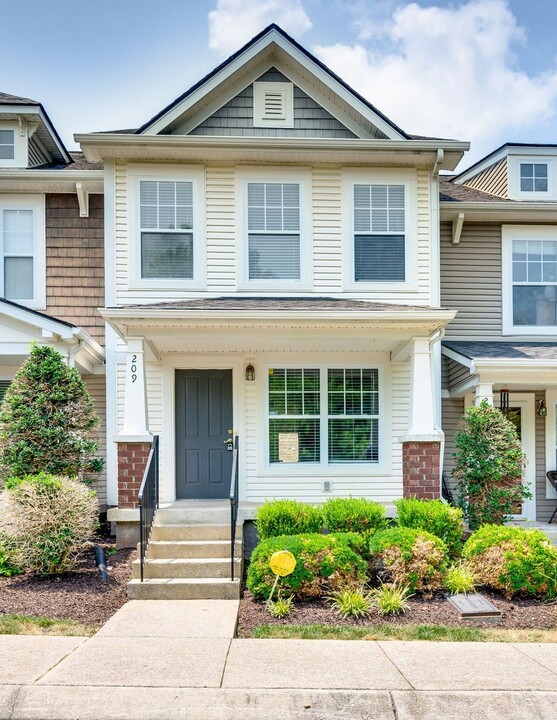 209 Shadow Glen Dr in Nashville, TN - Building Photo