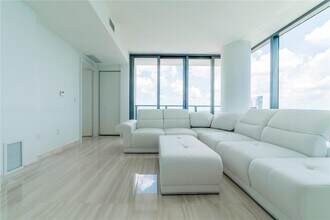 650 NE 32nd St, Unit 2808 in Miami, FL - Building Photo - Building Photo