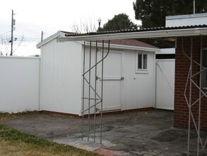 9857 S 1000 W in South Jordan, UT - Foto de edificio - Building Photo