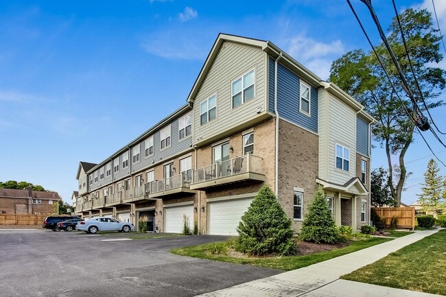 25 Clay Ave in Highwood, IL - Building Photo - Building Photo