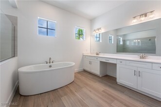 17323 Blue Sapphire Dr in Ft. Myers, FL - Foto de edificio - Building Photo