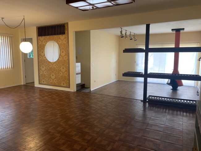 1100 S Lincoln Ave in Monterey Park, CA - Foto de edificio - Building Photo