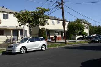 645 Laurel St in Redwood City, CA - Foto de edificio - Building Photo