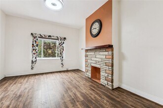 4106 Garden Way in Pittsburgh, PA - Building Photo - Building Photo