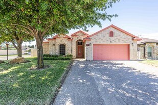 10702 Patron Loop in Laredo, TX - Building Photo