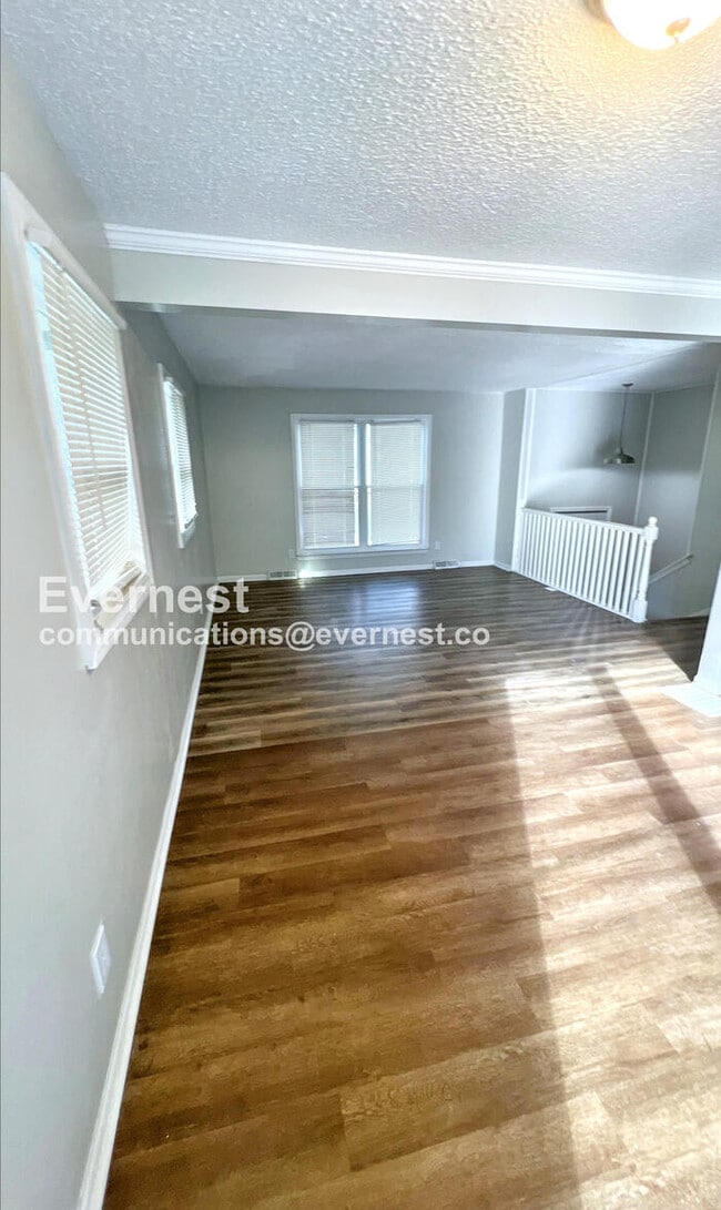 1303 Michele Dr in Excelsior Springs, MO - Building Photo - Building Photo