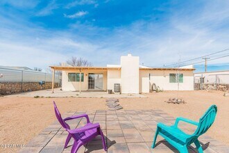3048 Yarwood Dr in El Paso, TX - Building Photo - Building Photo