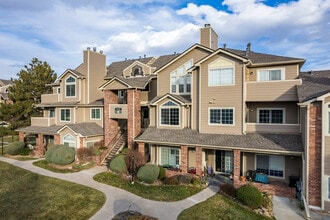 Miralago Condominiums in Littleton, CO - Foto de edificio - Building Photo