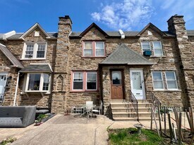 3333 Chippendale St in Philadelphia, PA - Building Photo