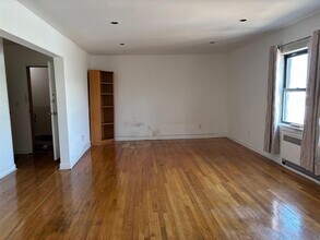 7 Bond St in Great Neck, NY - Building Photo - Building Photo