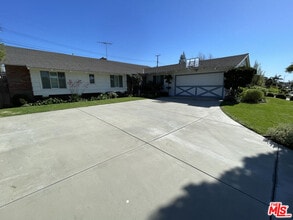 6606 S Sherbourne Dr in Los Angeles, CA - Building Photo - Building Photo