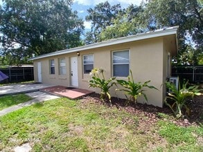 1645 NE 149th St in Miami, FL - Building Photo - Building Photo