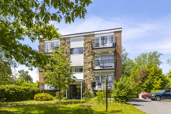 275 Seigneurial O in St-Bruno-de-Montarville, QC - Building Photo - Building Photo