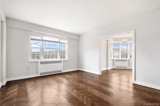 45 Popham Rd in Scarsdale, NY - Building Photo - Building Photo