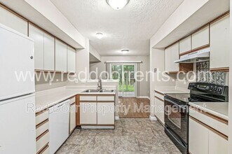 10857 Cedar Pine Dr in Indianapolis, IN - Building Photo - Building Photo