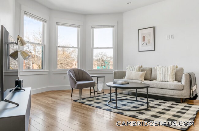 406 Columbia St, Unit 3 in Cambridge, MA - Foto de edificio - Building Photo