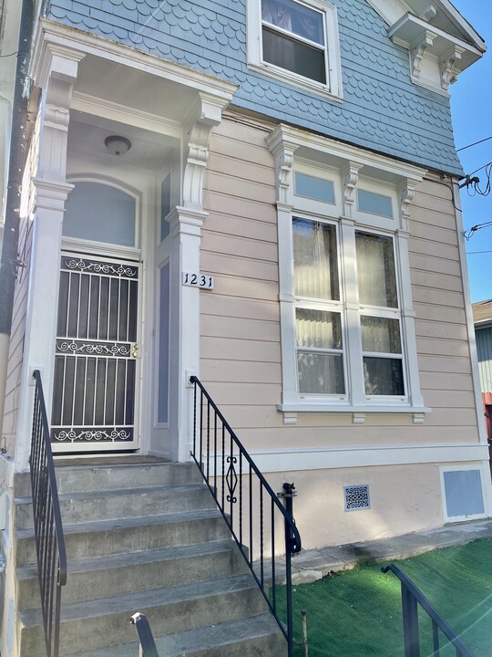 1231 E 19th St, Unit E. 19th St. in Oakland, CA - Building Photo