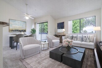 Parkside Court in Santa Ana, CA - Building Photo - Building Photo