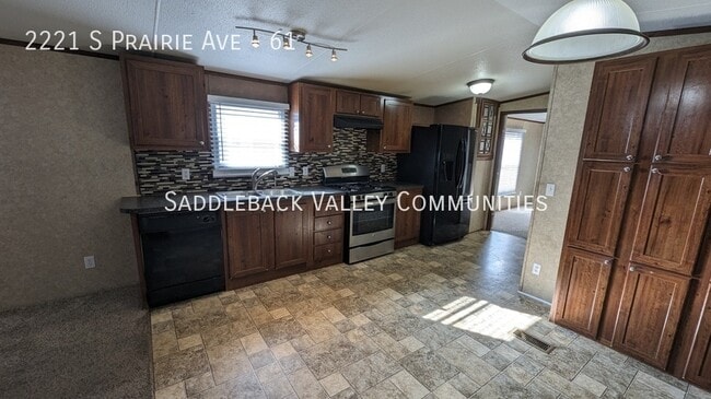 property at 2221 S Prairie Ave