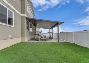 5395 N Cliffrose Dr in Eagle Mountain, UT - Building Photo - Building Photo