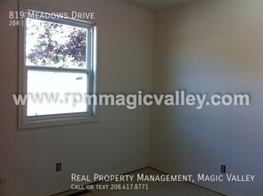 819 Meadows Dr in Twin Falls, ID - Building Photo - Building Photo