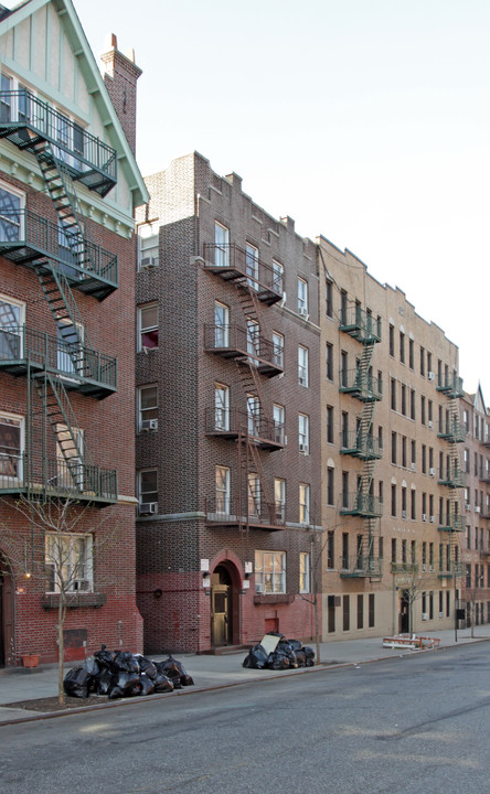 71-73 Post Ave in New York, NY - Building Photo