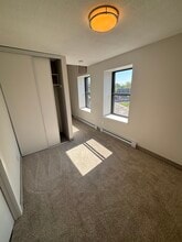 12 Riverside Dr in Welland, ON - Building Photo - Building Photo