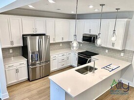 822 Wesley Ln in Charlottesville, VA - Building Photo