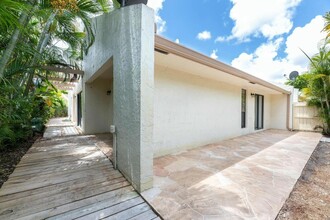 6485 Amarillo Ln, Unit 1 in Boca Raton, FL - Building Photo - Building Photo