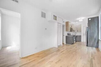 1851 W Dickens Ave in Chicago, IL - Building Photo - Building Photo