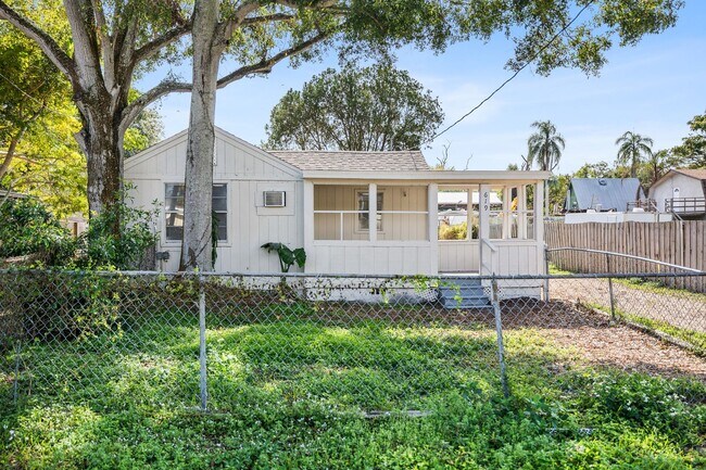 629 Woodlawn St in Clearwater, FL - Building Photo - Building Photo