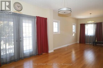 2194 Niagara Dr in Ottawa, ON - Building Photo - Building Photo