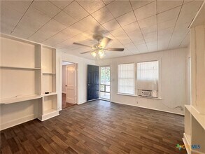 240 W Sessom Dr in San Marcos, TX - Building Photo - Building Photo