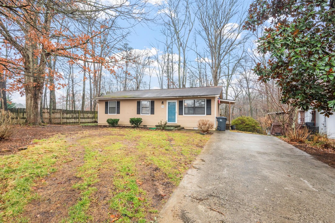 5126 Middle Ridge Ln in Knoxville, TN - Building Photo