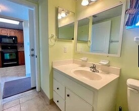 100 Silver Beach Ave in Daytona Beach, FL - Foto de edificio - Building Photo