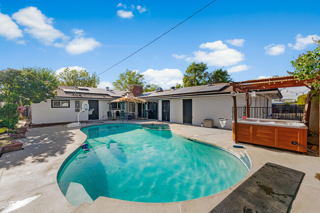 44560 Lostwood Ave in Lancaster, CA - Building Photo - Building Photo