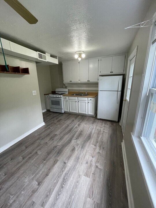 272-274-278 Oak Dr in Coraopolis, PA - Building Photo