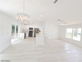 687 Grove Dr in Naples, FL - Building Photo