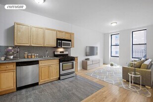 154 Columbus Ave in New York, NY - Building Photo