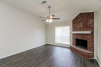 900 Springfield Dr in Cedar Hill, TX - Building Photo - Building Photo