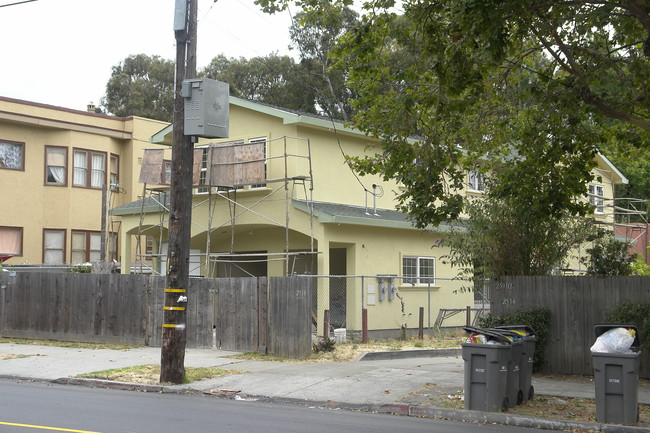 2518-2522 High St in Oakland, CA - Foto de edificio - Building Photo