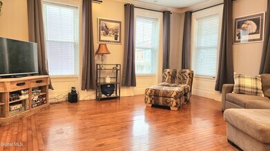 76 Caroline St in Saratoga Springs, NY - Building Photo - Building Photo