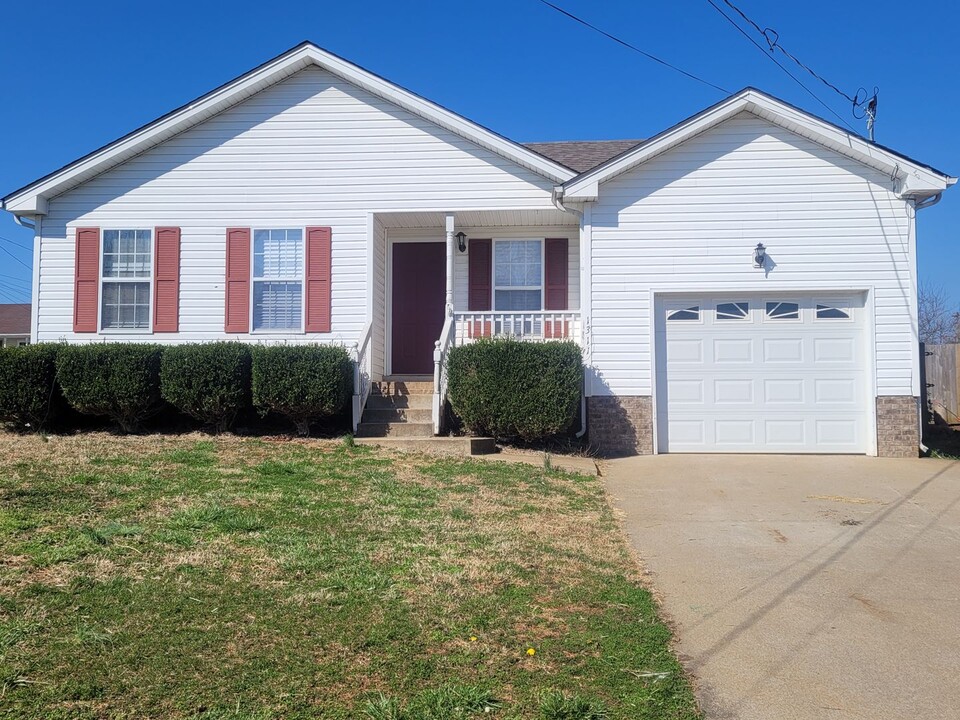 1311 Meredith Way in Clarksville, TN - Building Photo