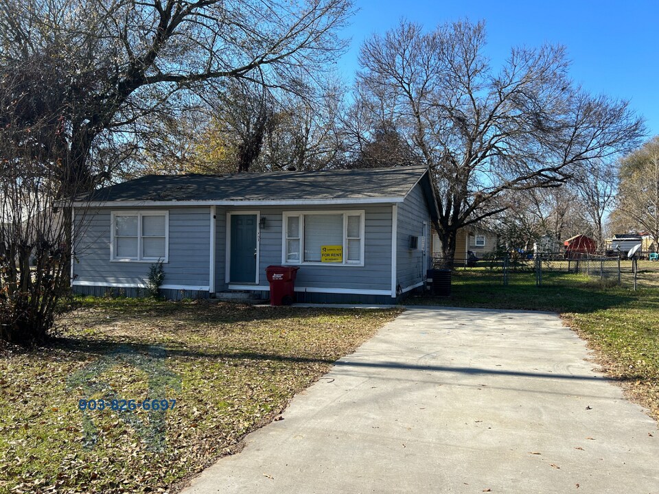 701 4th St in Queen City, TX - Building Photo