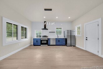 530 E Carson St in San Antonio, TX - Building Photo - Building Photo