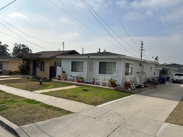 2257 Gaviota Ave in Signal Hill, CA - Foto de edificio